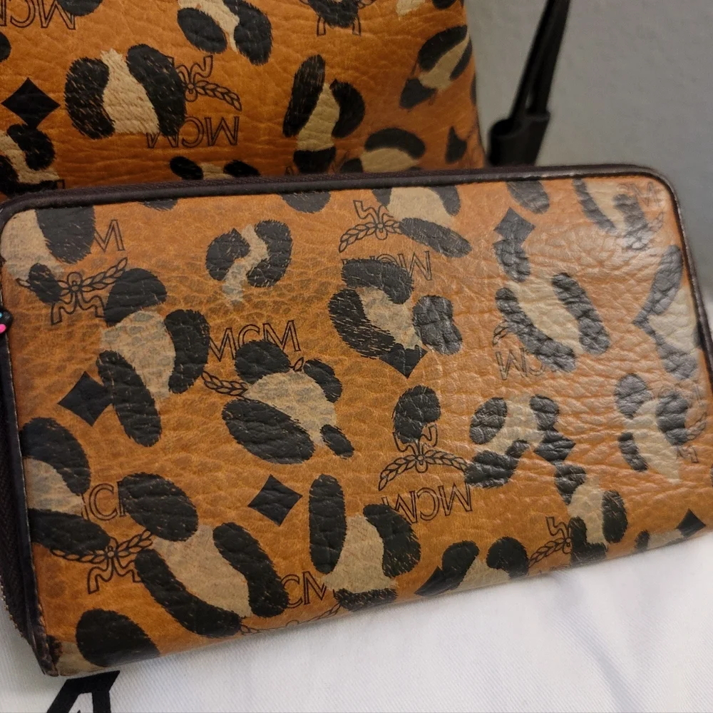 🖤🔥MCM Leopard Print Drawstring  2 Way Satchel Crossbody Bag and Wallet🔥🖤